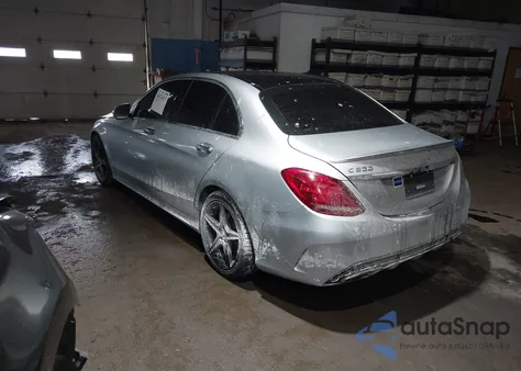 2015 Mercedes-Benz C 300 Sport 4Matic из США, поврежденный, VIN 55SWF4KB1FU083767